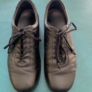 Kumfs ladies size 39 or 8.5 leather lace up loafer style black shoes comfortable